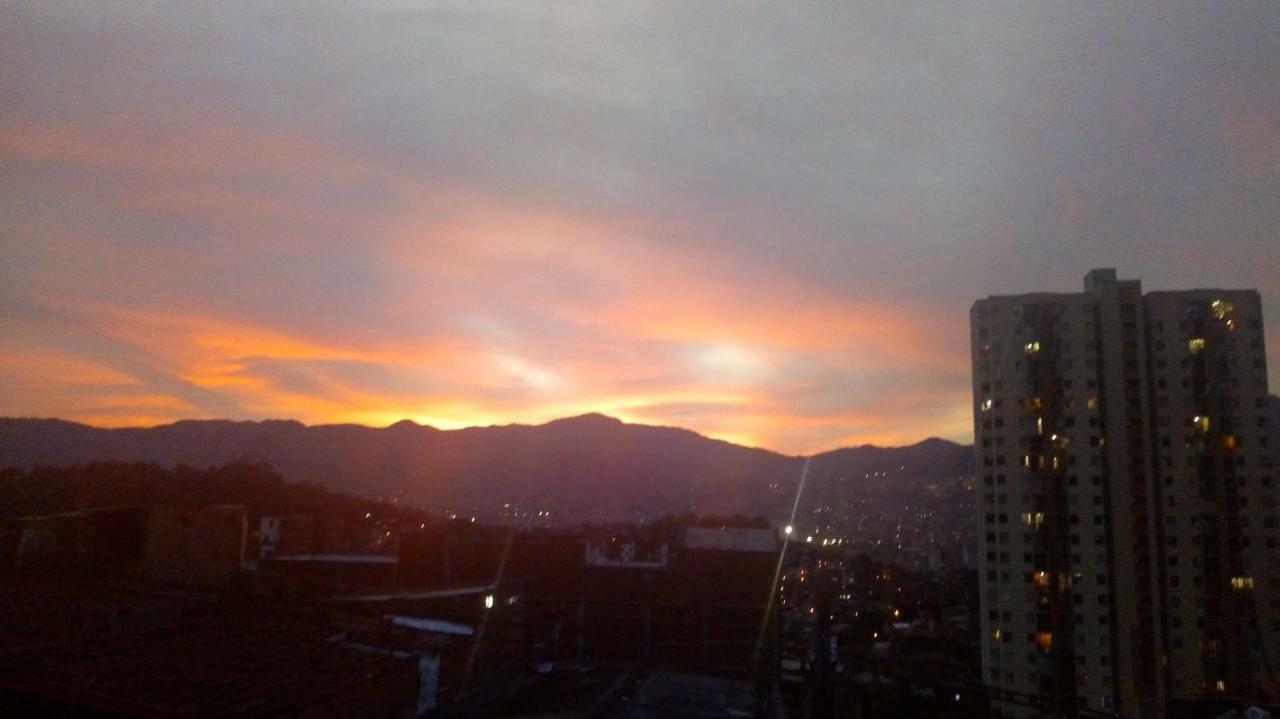 Habitacion Cerca Al Centro Medellín Zewnętrze zdjęcie